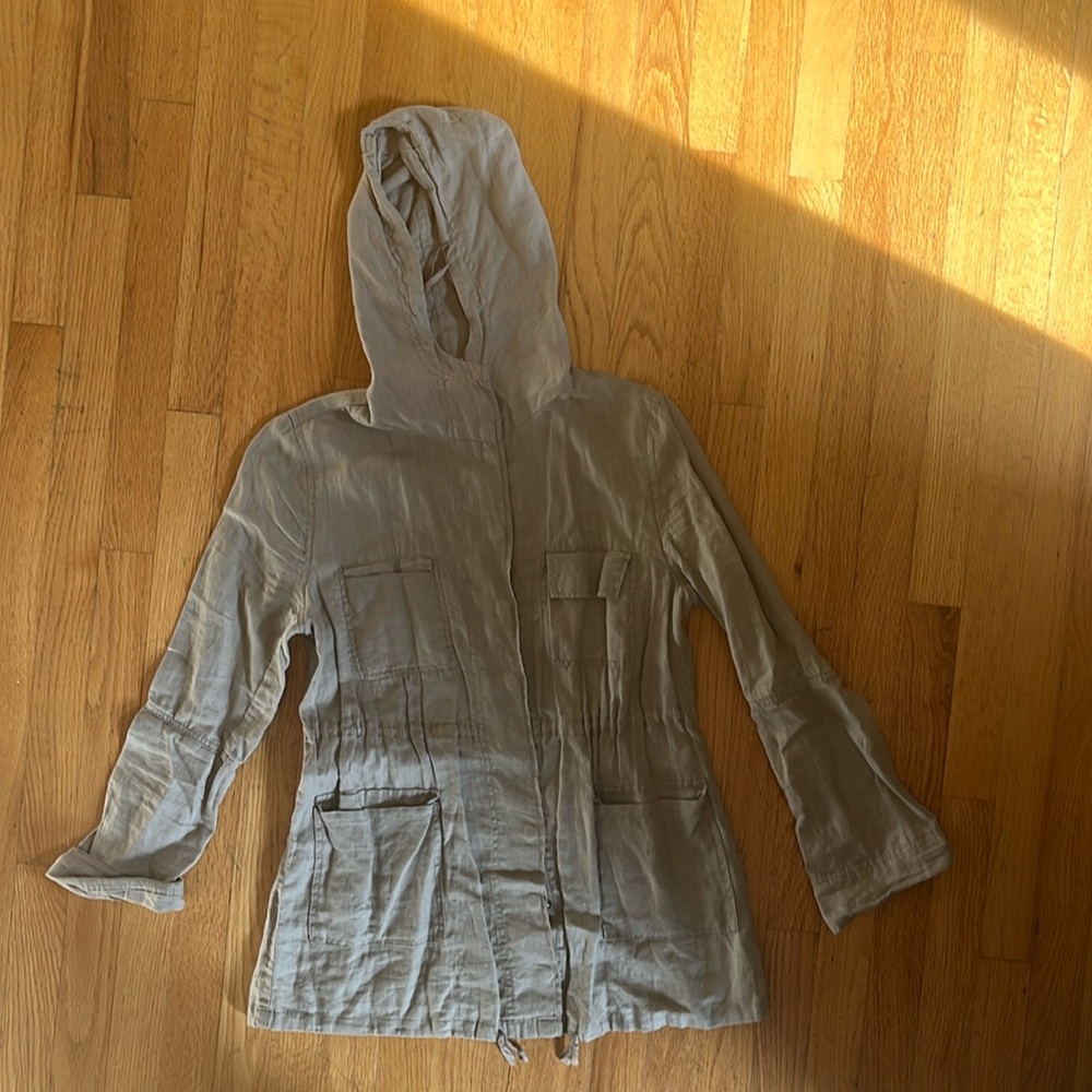 A LondenJean light brown, tan, women’s jacket. Women’s medium.